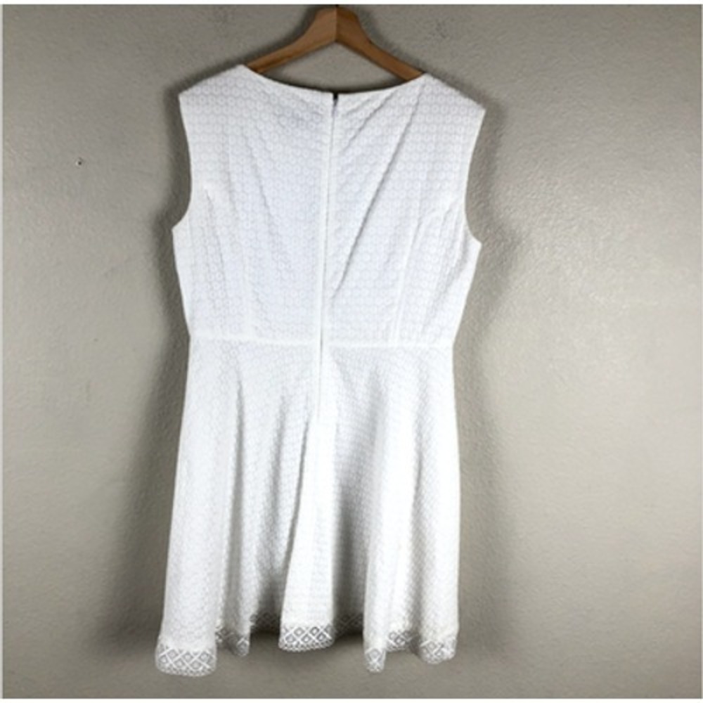 Tahari Arthur S Levine Lace Dress Womens 10P White Fit and Flare Feminine Casual - Picture 3 of 16